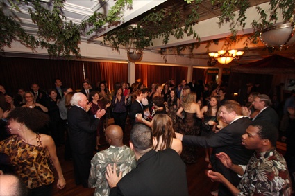 Yudin crowd dancing
