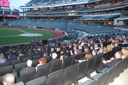Mets watching_montage_on_scoreboard-low_res Mets watching_montage_on_scoreboard-low_res