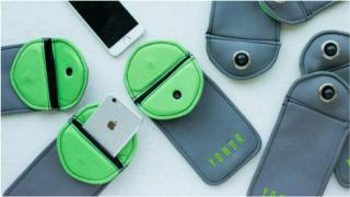 Should Bar Bat Mitzvah Guests Check Their Cell Phone At The Door?