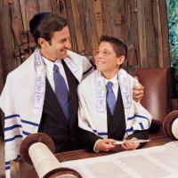 How to Write a B’nei Mitzvah Speech That’ll Leave Your Guests Faklempt